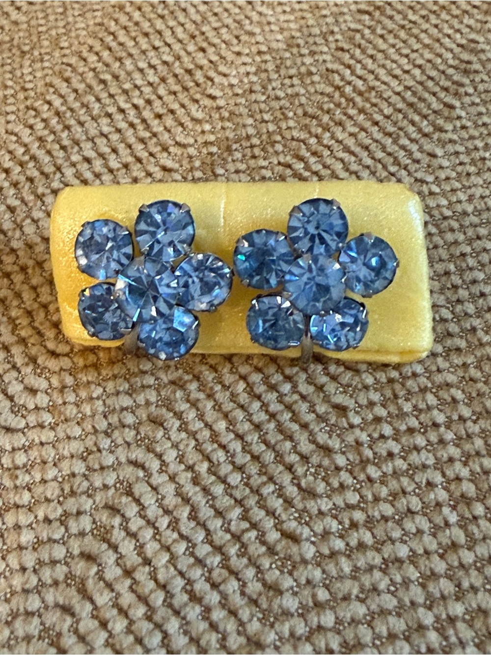 Weiss vintage Rhinestone screw back earrings